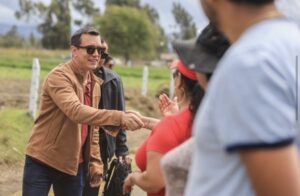 DANIEL NOBOA TRANSFORMA LA VIDA DE LOS AGRICULTORES EN GUANO CON EQUIPAMIENTO Y AGUA PARA RIEGO