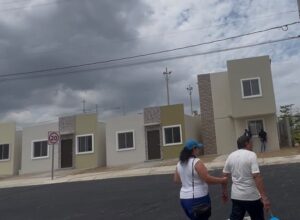 Gobierno Nacional y Ambiensa articulan acciones para impulsar el acceso a vivienda de interés social en Ecuador